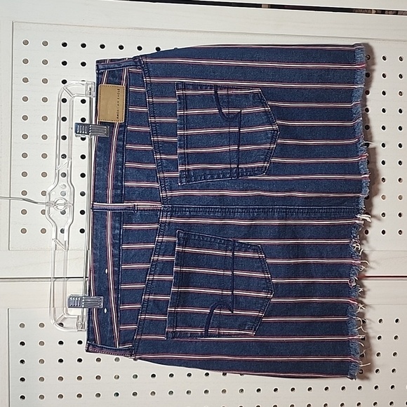American Eagle Outfitters Stretch Denim High Rise Mini 10 Skirt Distressed - Picture 7 of 10